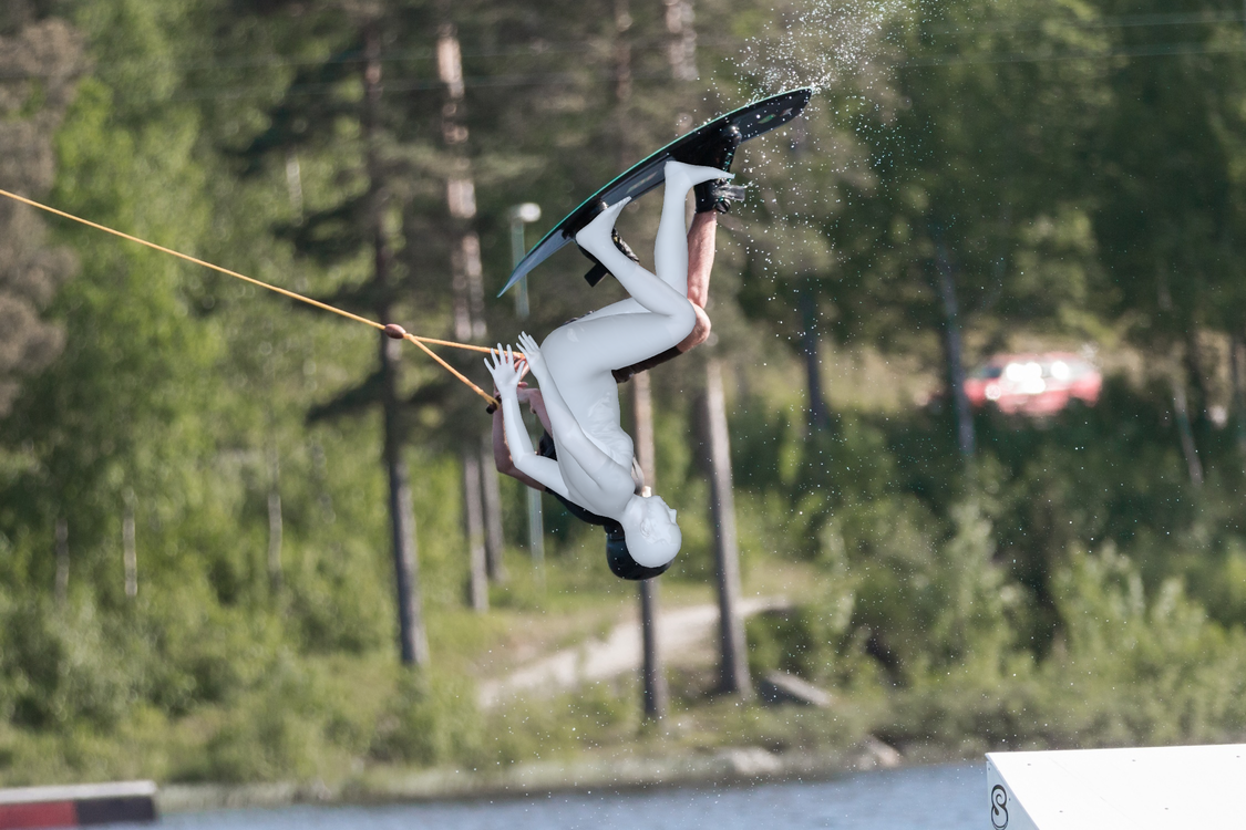 样本4 - 4DHumans (HMR2.0b)