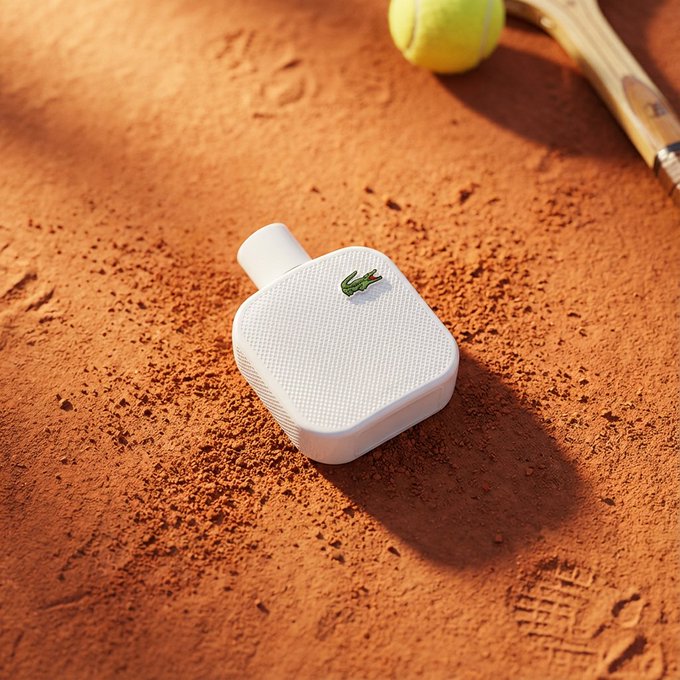 Awesome GPT4o/GPT-4o Image Prompts-一张高端产品照片